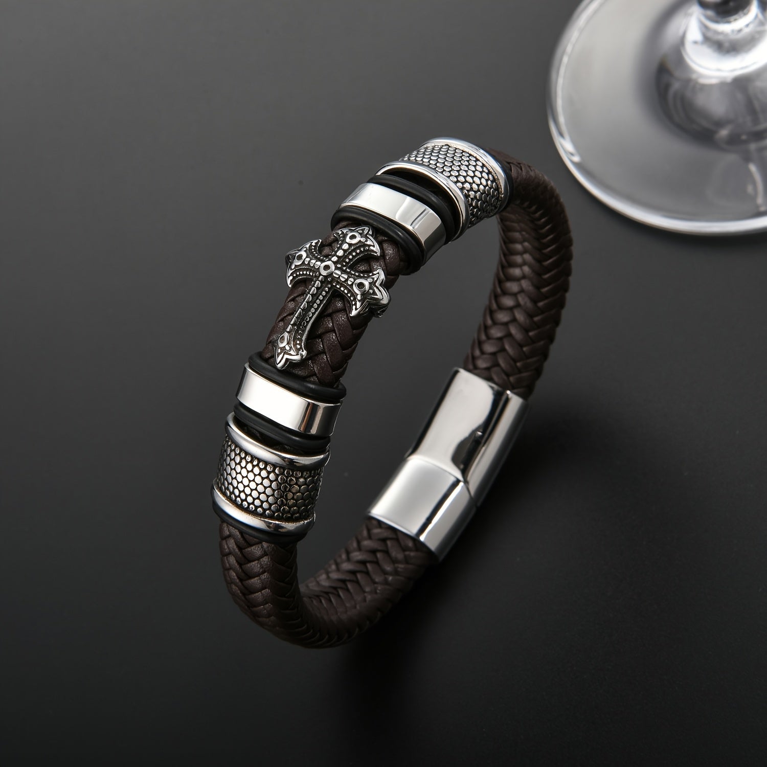 Pulseira de Couro - Cruz Detalhada - Ouro e Prata