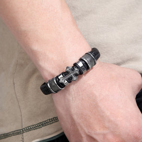 Pulseira de Couro - Cruz Detalhada - Ouro e Prata