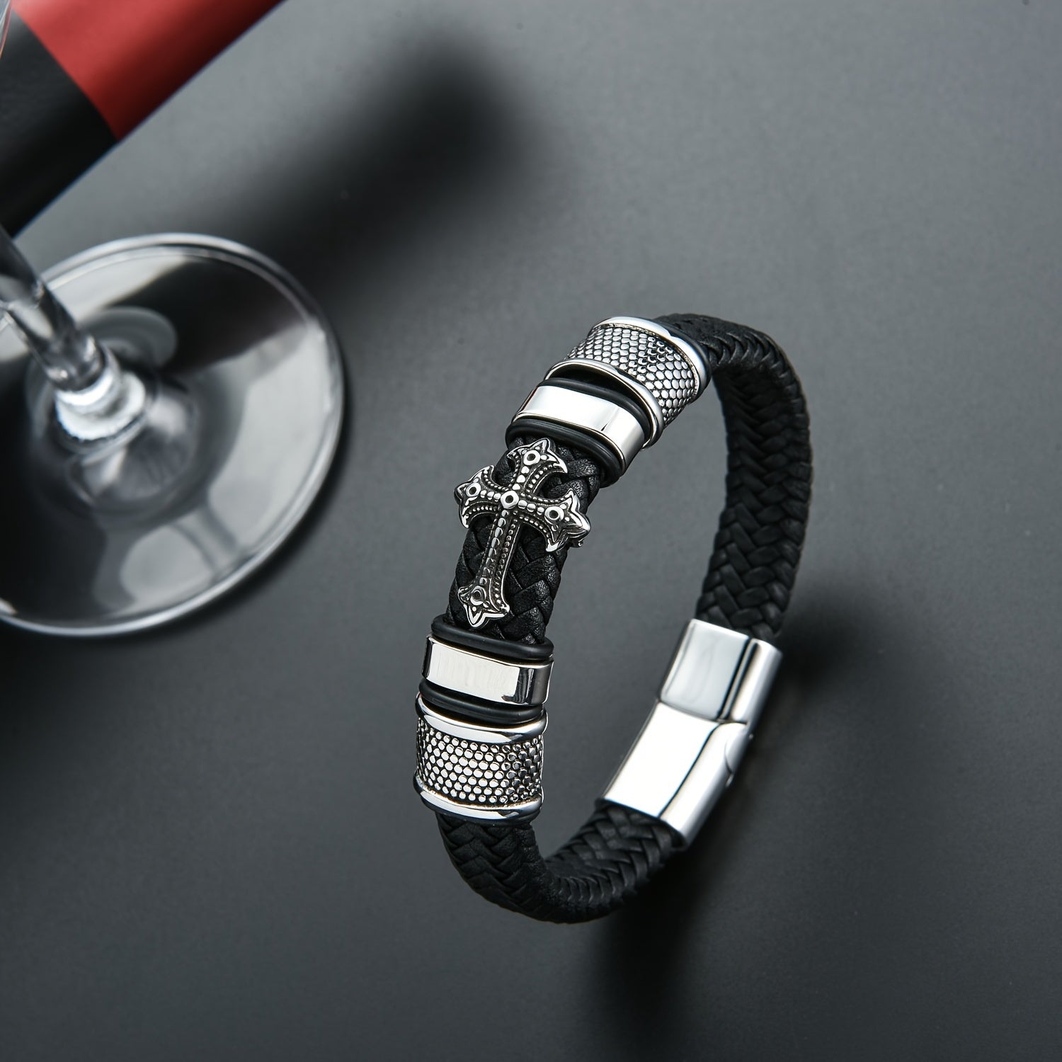 Pulseira de Couro - Cruz Detalhada - Ouro e Prata